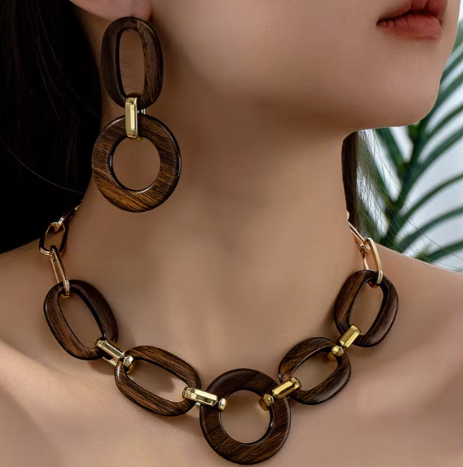 Bold Retro Wood-Grain Resin Necklace and Earring Set, Gold Accents