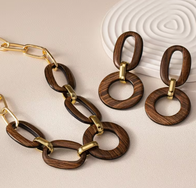 Bold Retro Wood-Grain Resin Necklace and Earring Set, Gold Accents
